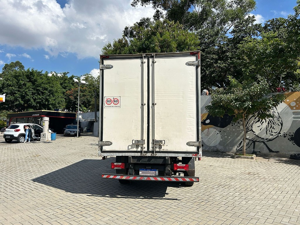 Caminhão IVECO DAILY 35-150 Baú Refrigerado ANO 2022 de Venda Truck Anuncios São Paulo em São Paulo