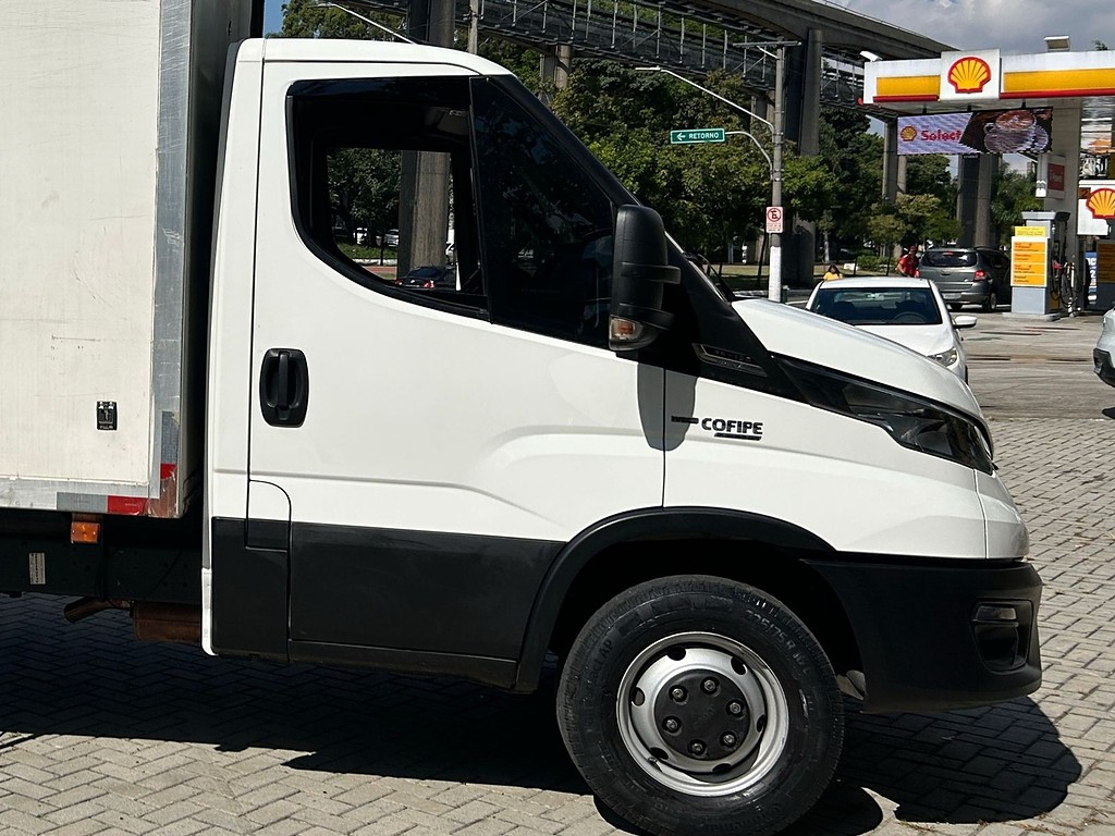 Caminhão IVECO DAILY 35-150 Baú Refrigerado ANO 2022 de Venda Truck Anuncios São Paulo em São Paulo
