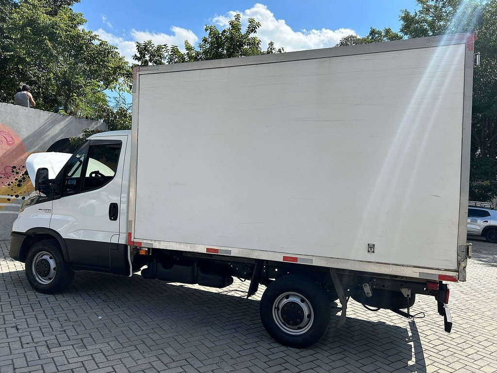 Caminhão IVECO DAILY 35-150 Baú Refrigerado ANO 2022 de Venda Truck Anuncios São Paulo em São Paulo