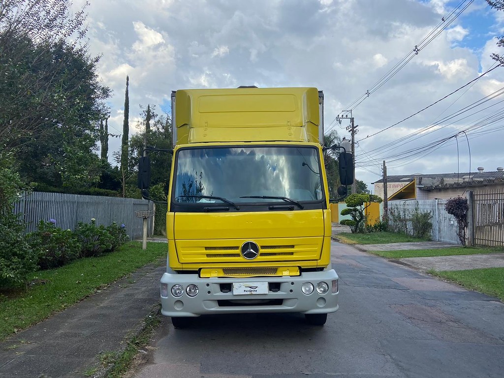 Caminhão MERCEDES BENZ MB 1215 Baú Furgão ANO 2000 de Peregrino Caminhões no Paraná