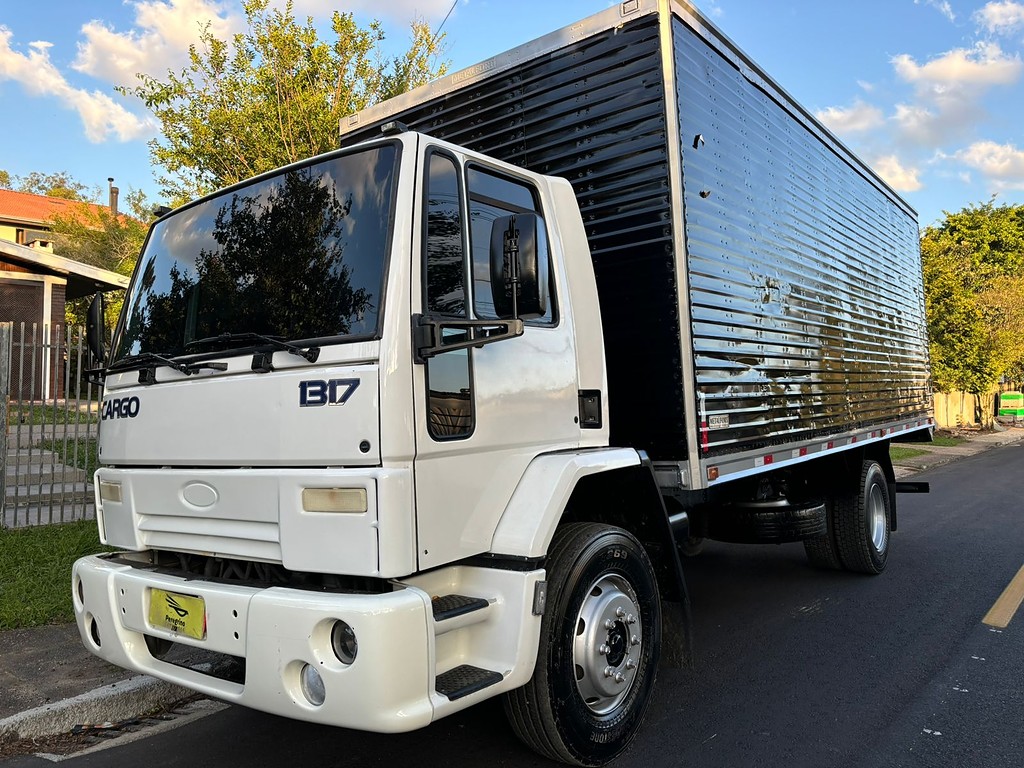 Caminhão FORD CARGO 1317 Baú Furgão ANO 2009 de Peregrino Caminhões no Paraná