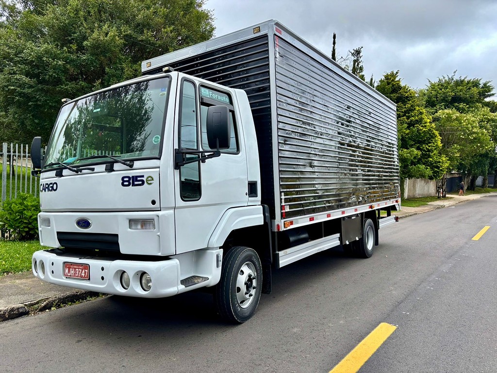 Caminhão FORD CARGO 815 Baú Furgão ANO 2012 de Peregrino Caminhões no Paraná