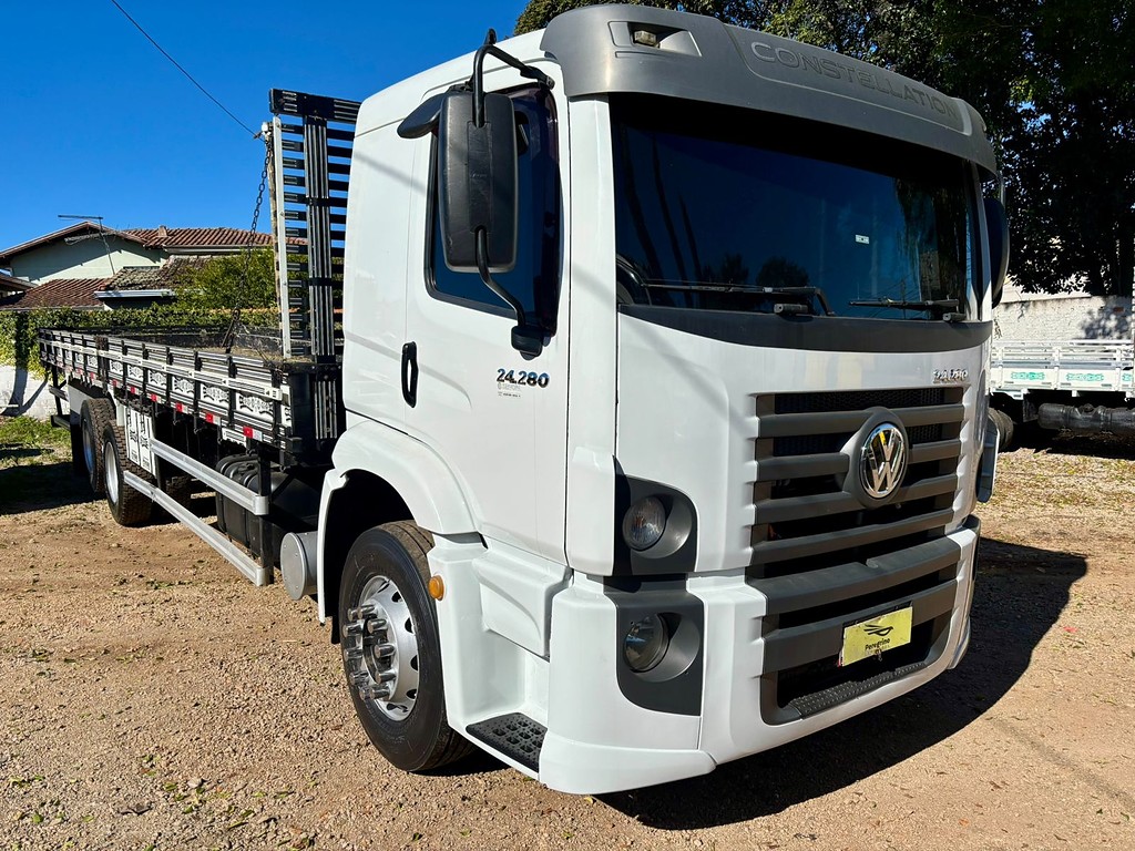 Caminhão VOLKSWAGEN VW 24280 Carroceria ANO 2022 de Peregrino Caminhões no Paraná