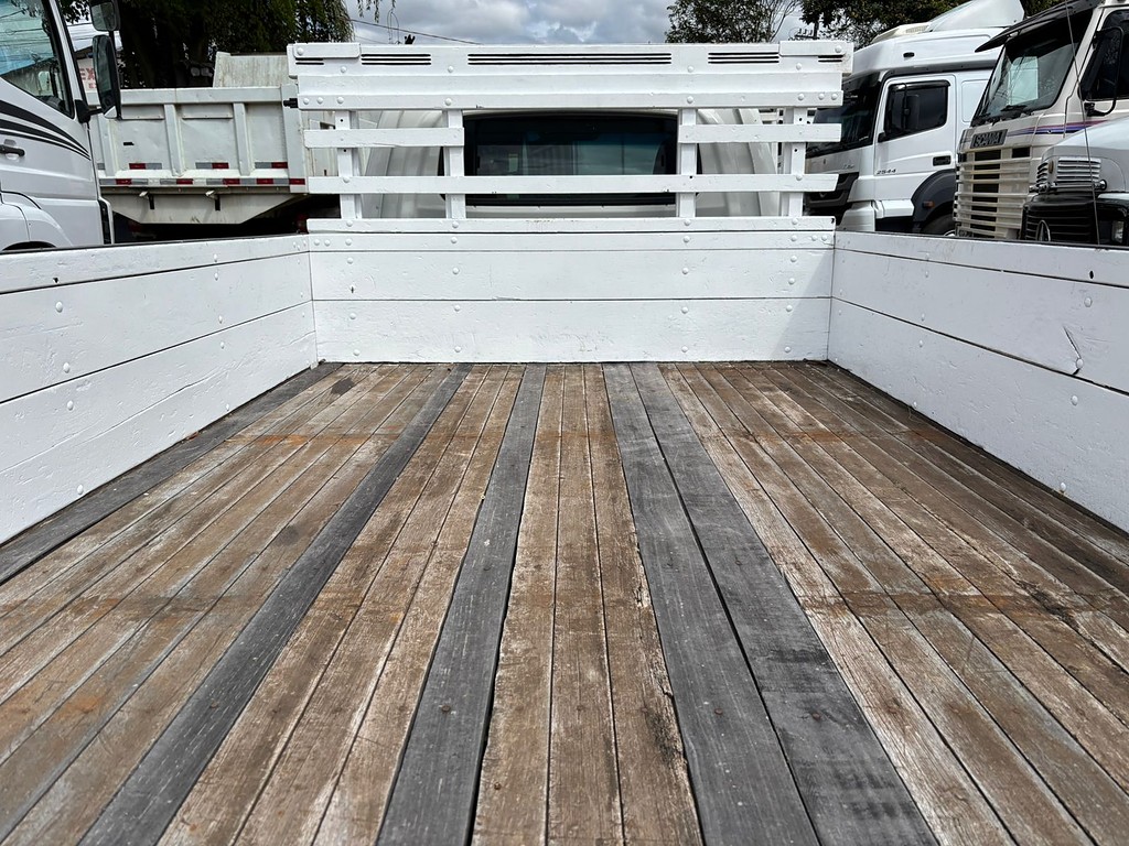 Caminhão HYUNDAI HR Carroceria ANO 20192.000006 de Peregrino Caminhões no Paraná