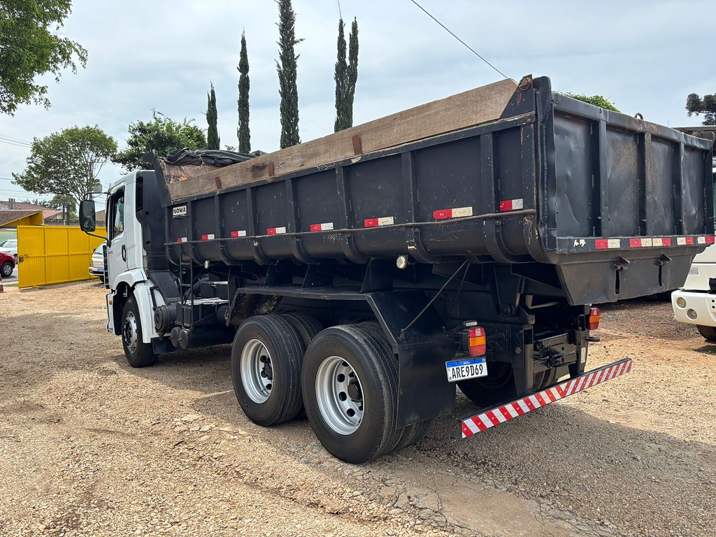 Caminhão VOLKSWAGEN VW 24250 Caçamba Basculante ANO 2009 de Peregrino Caminhões no Paraná