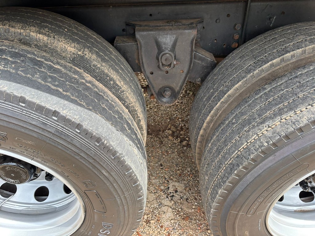 Caminhão VOLKSWAGEN VW 24250 Caçamba Basculante ANO 2009 de Peregrino Caminhões no Paraná