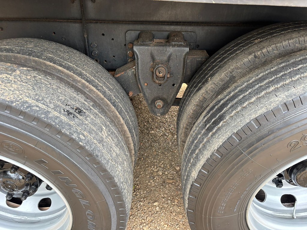 Caminhão VOLKSWAGEN VW 24250 Caçamba Basculante ANO 2009 de Peregrino Caminhões no Paraná