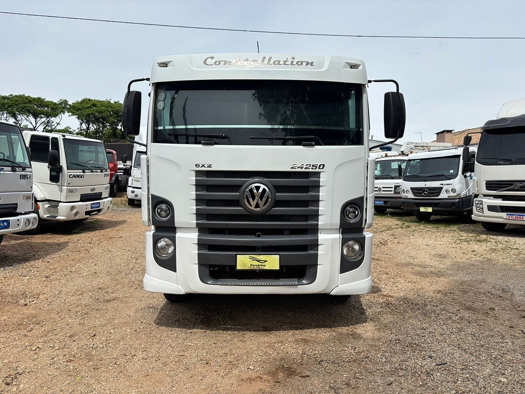 Caminhão VOLKSWAGEN VW 24250 Caçamba Basculante ANO 2009 de Peregrino Caminhões no Paraná