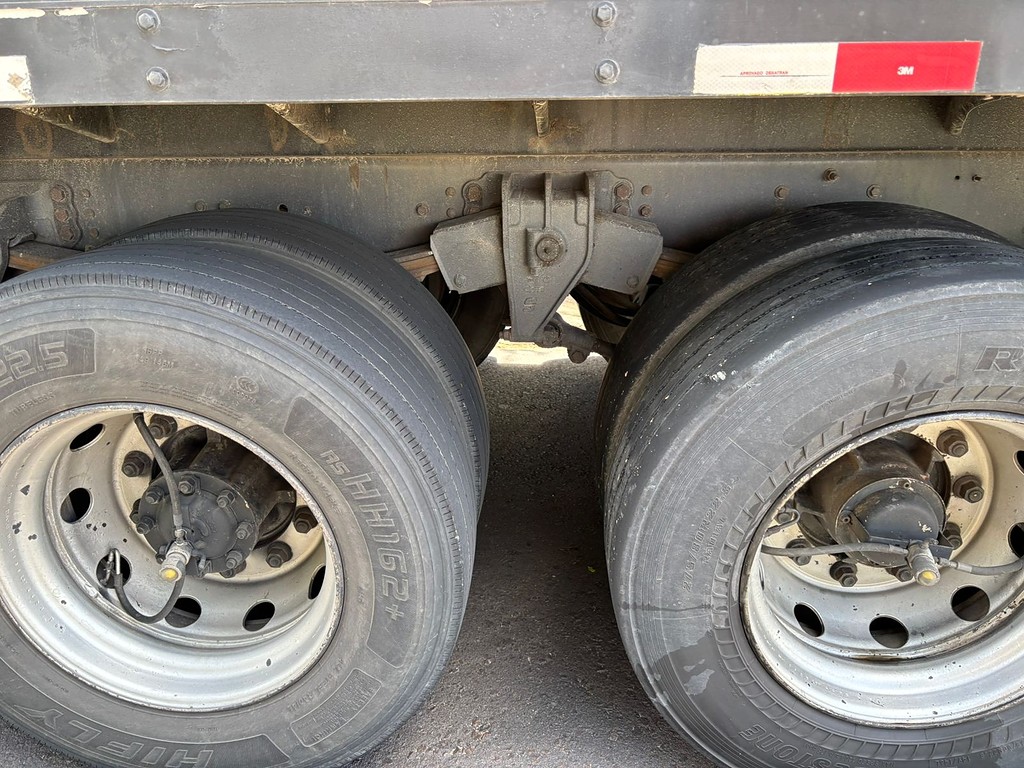 Caminhão VOLVO VM 260 Baú Furgão ANO 2009 de Peregrino Caminhões no Paraná