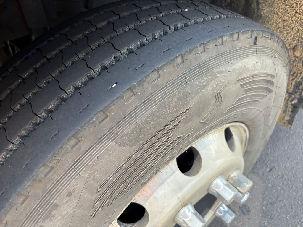 Caminhão VOLVO VM 260 Baú Furgão ANO 2009 de Peregrino Caminhões no Paraná