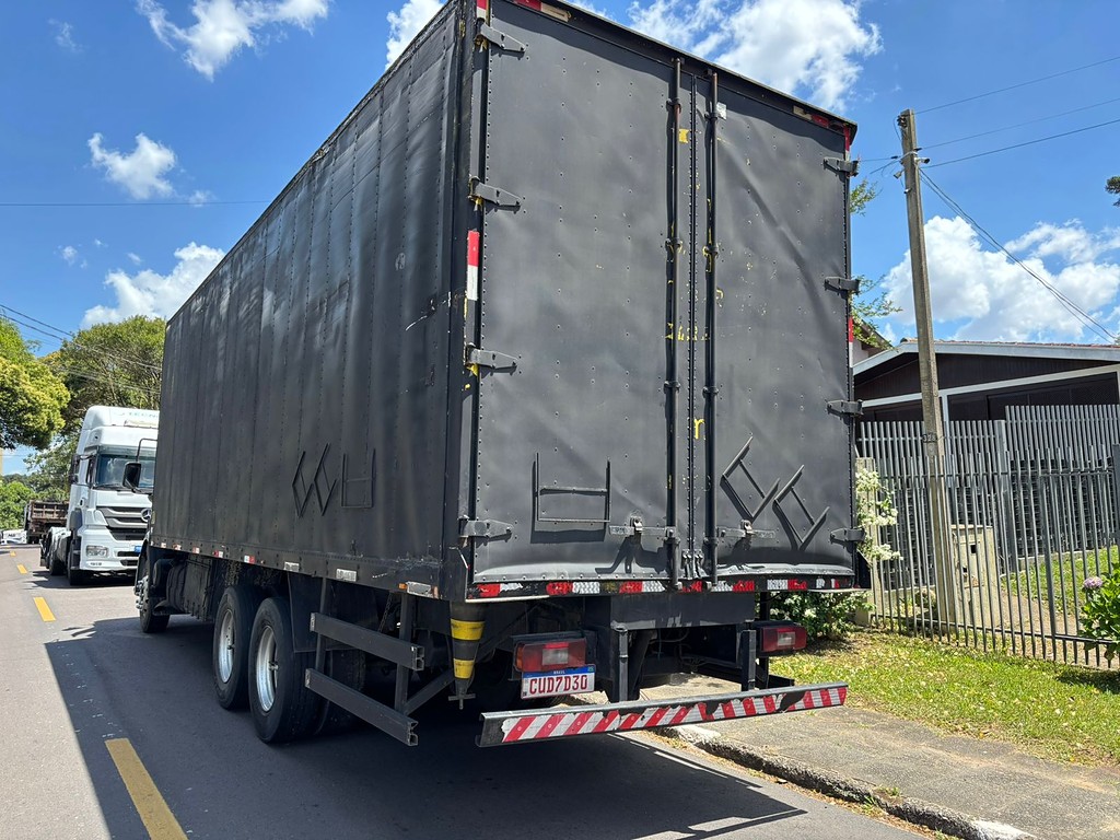 Caminhão VOLVO VM 260 Baú Furgão ANO 2009 de Peregrino Caminhões no Paraná