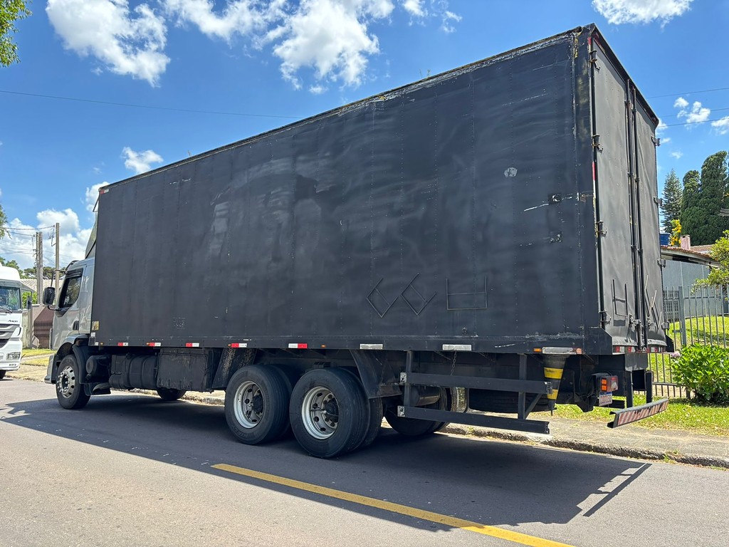 Caminhão VOLVO VM 260 Baú Furgão ANO 2009 de Peregrino Caminhões no Paraná