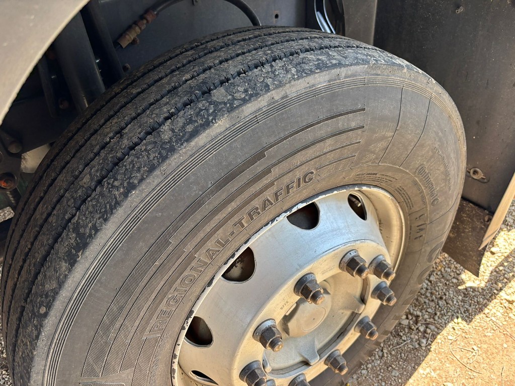 Caminhão VOLVO FH 400 Cavalo Mecânico ANO 2009 de Peregrino Caminhões no Paraná