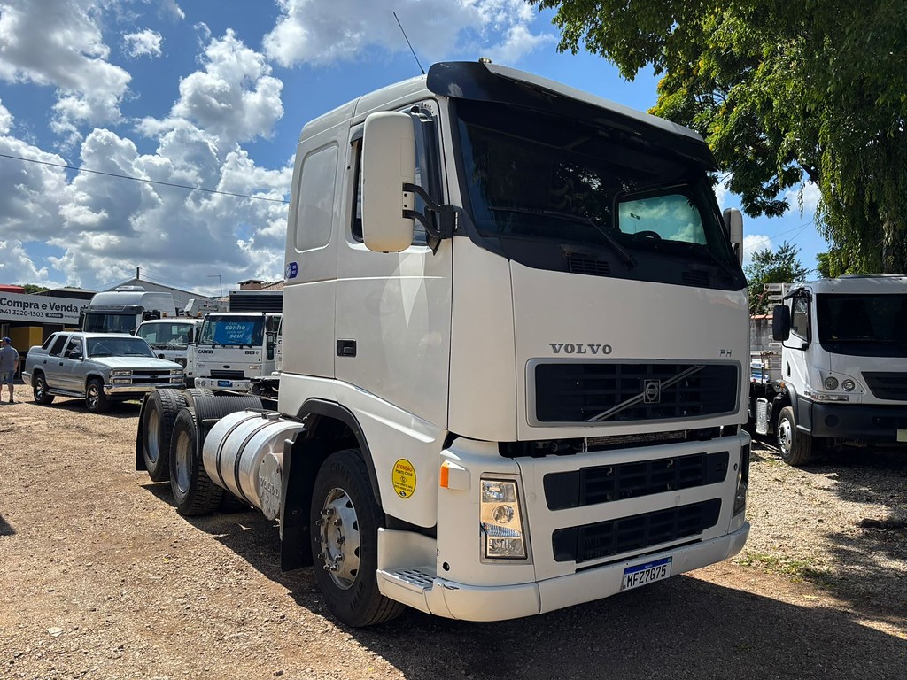 Caminhão VOLVO FH 400 Cavalo Mecânico ANO 2009 de Peregrino Caminhões no Paraná