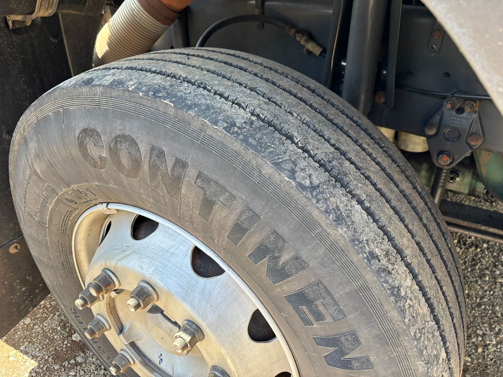 Caminhão VOLVO FH 400 Cavalo Mecânico ANO 2009 de Peregrino Caminhões no Paraná