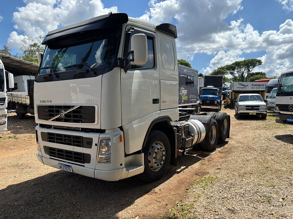 Caminhão VOLVO FH 400 Cavalo Mecânico ANO 2009 de Peregrino Caminhões no Paraná