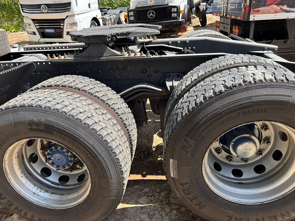 Caminhão VOLVO FH 400 Cavalo Mecânico ANO 2009 de Peregrino Caminhões no Paraná