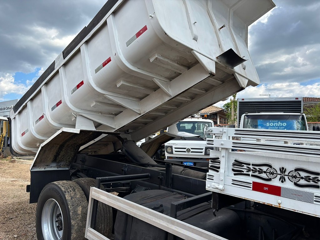 Caminhão FORD CARGO 1722 Caçamba Basculante ANO 2009 de Peregrino Caminhões no Paraná