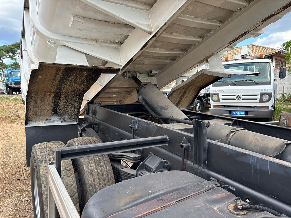 Caminhão FORD CARGO 1722 Caçamba Basculante ANO 2009 de Peregrino Caminhões no Paraná