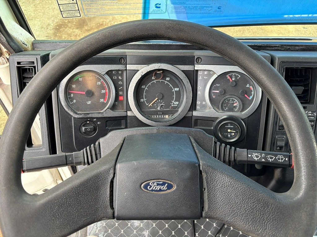 Caminhão FORD CARGO 1722 Caçamba Basculante ANO 2009 de Peregrino Caminhões no Paraná