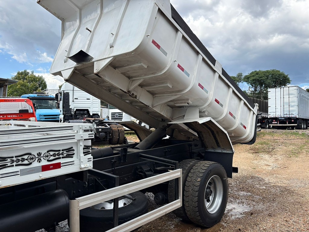 Caminhão FORD CARGO 1722 Caçamba Basculante ANO 2009 de Peregrino Caminhões no Paraná