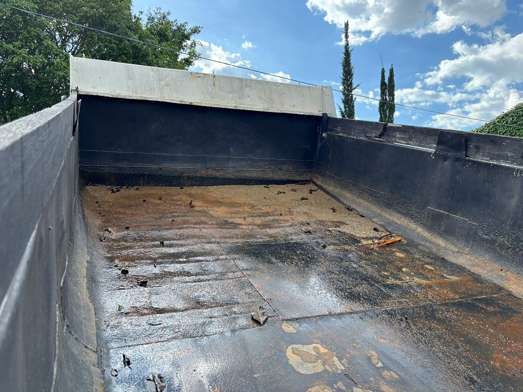 Caminhão FORD CARGO 1722 Caçamba Basculante ANO 2009 de Peregrino Caminhões no Paraná