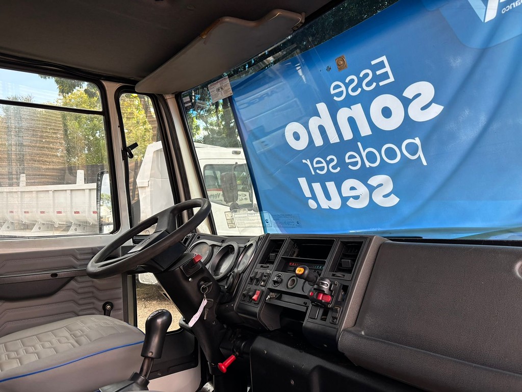 Caminhão FORD CARGO 1722 Caçamba Basculante ANO 2009 de Peregrino Caminhões no Paraná