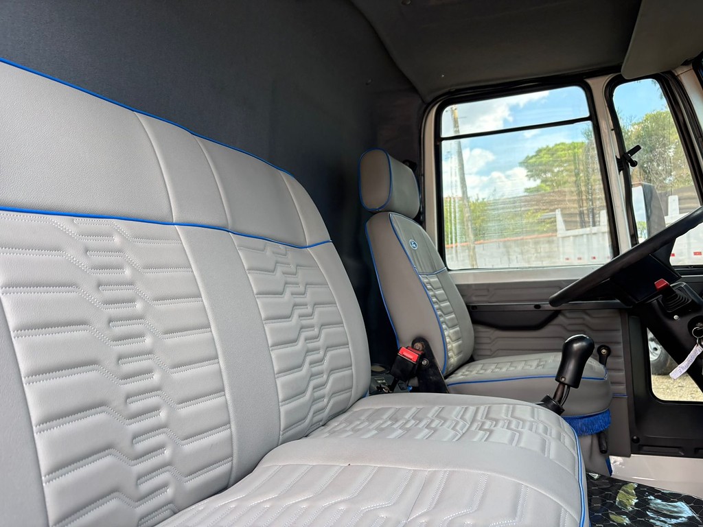 Caminhão FORD CARGO 1722 Caçamba Basculante ANO 2009 de Peregrino Caminhões no Paraná