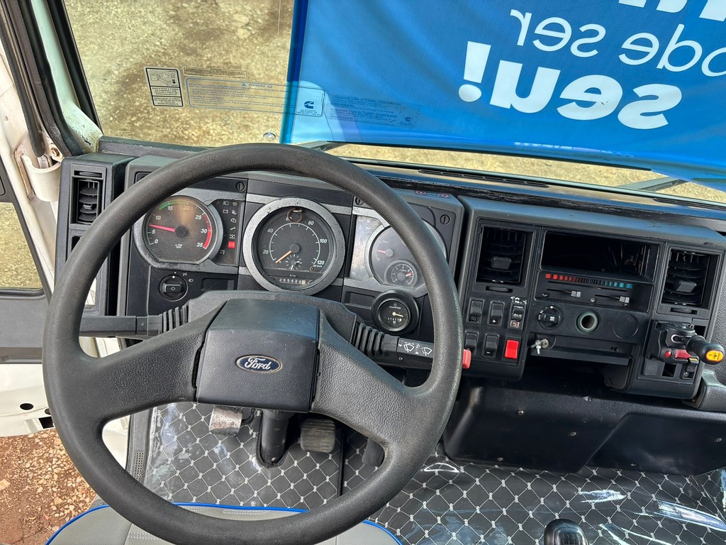 Caminhão FORD CARGO 1722 Caçamba Basculante ANO 2009 de Peregrino Caminhões no Paraná