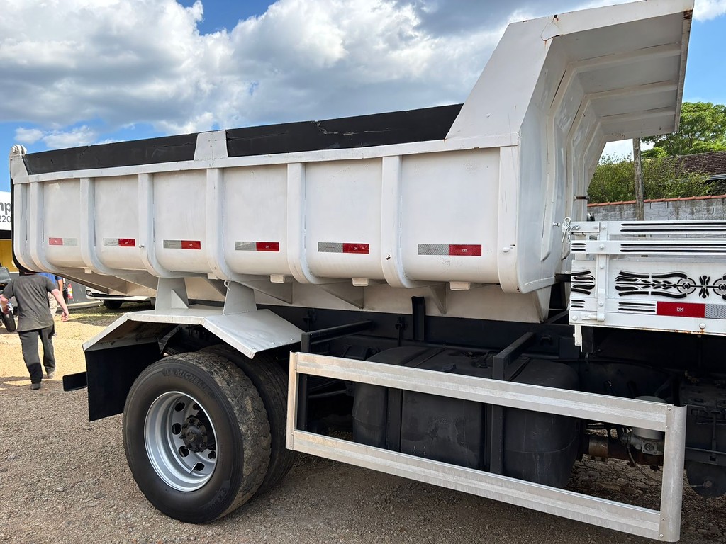 Caminhão FORD CARGO 1722 Caçamba Basculante ANO 2009 de Peregrino Caminhões no Paraná