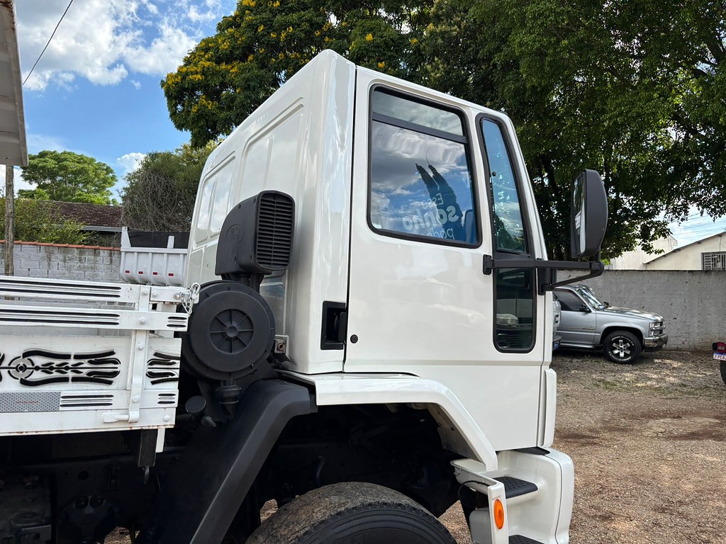 Caminhão FORD CARGO 1722 Caçamba Basculante ANO 2009 de Peregrino Caminhões no Paraná
