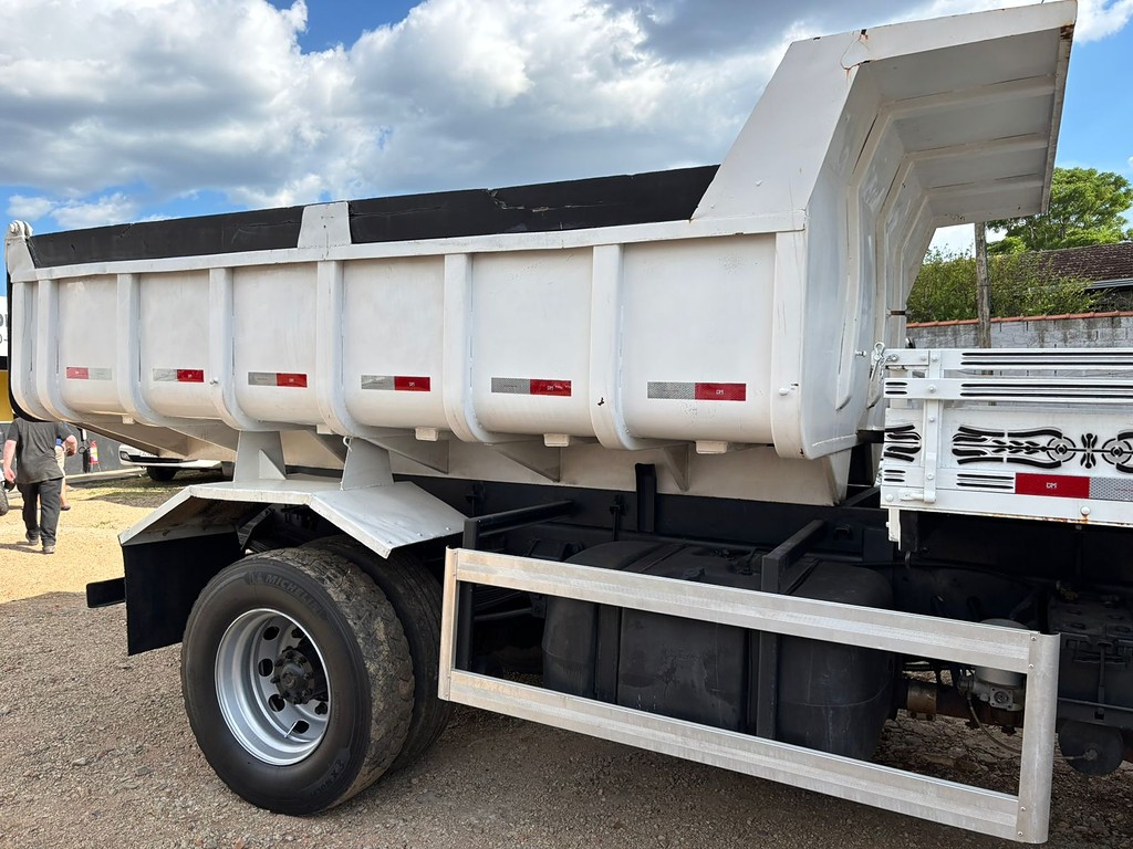 Caminhão FORD CARGO 1722 Caçamba Basculante ANO 2009 de Peregrino Caminhões no Paraná