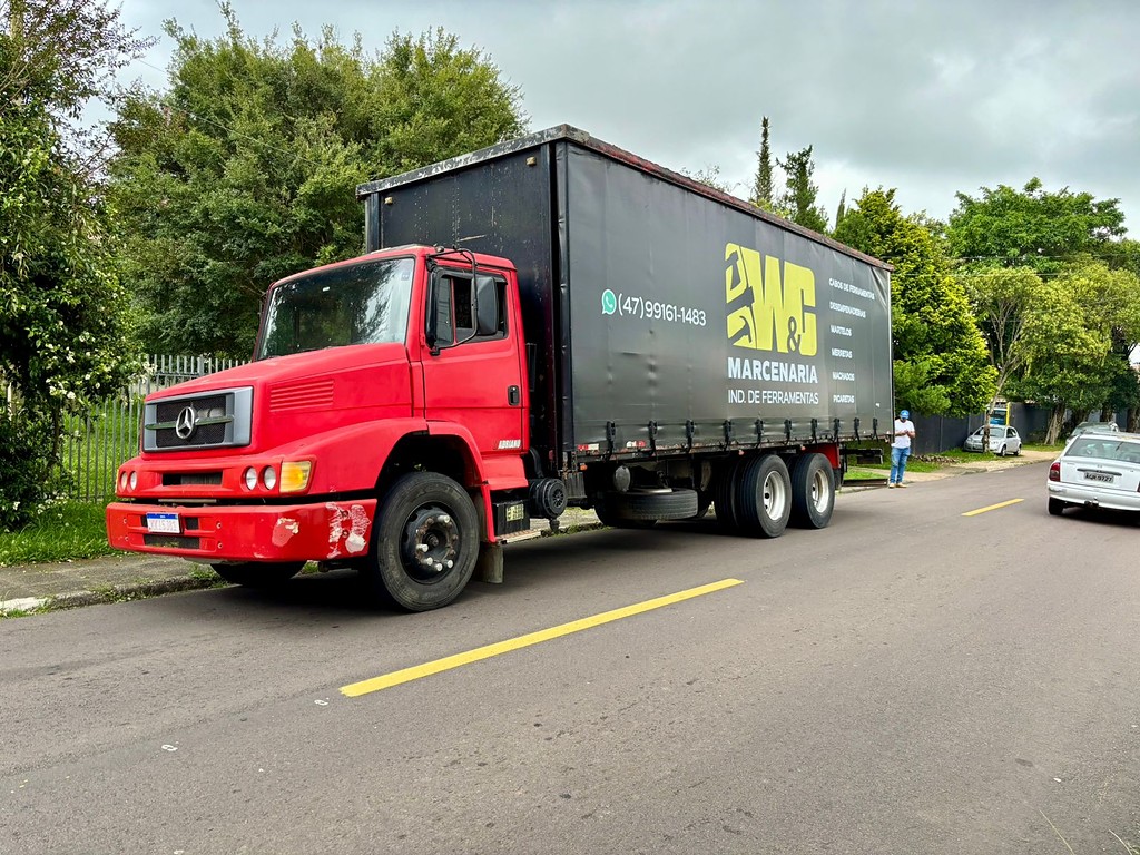 Caminhão MERCEDES BENZ MB 1622 Baú Sider ANO 2001