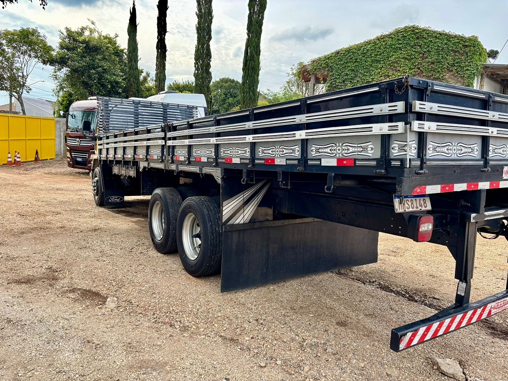 Caminhão FORD CARGO 2422 Carroceria ANO 2011 de Peregrino Caminhões no Paraná