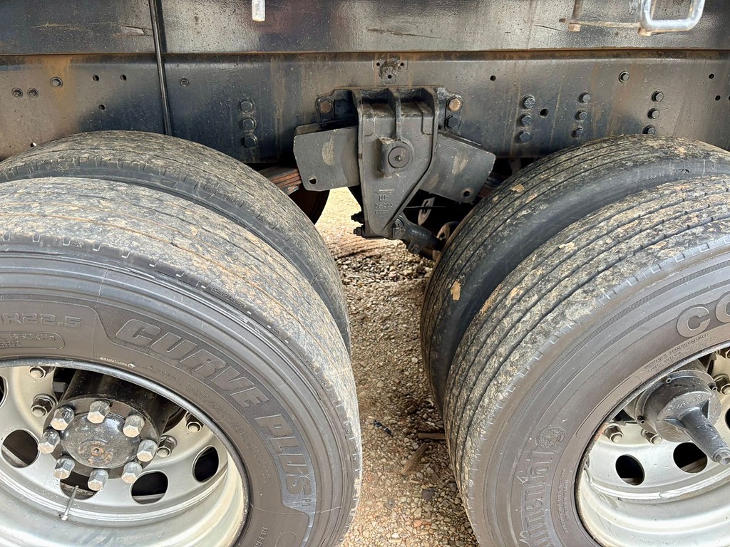 Caminhão FORD CARGO 2422 Carroceria ANO 2011 de Peregrino Caminhões no Paraná