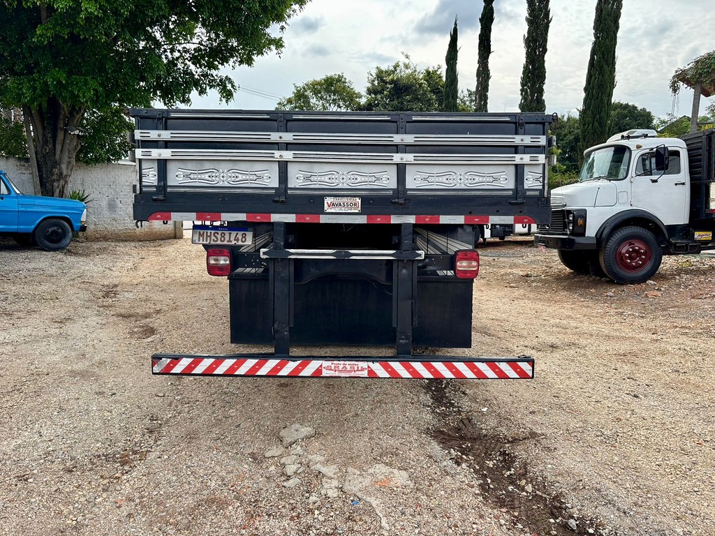 Caminhão FORD CARGO 2422 Carroceria ANO 2011 de Peregrino Caminhões no Paraná