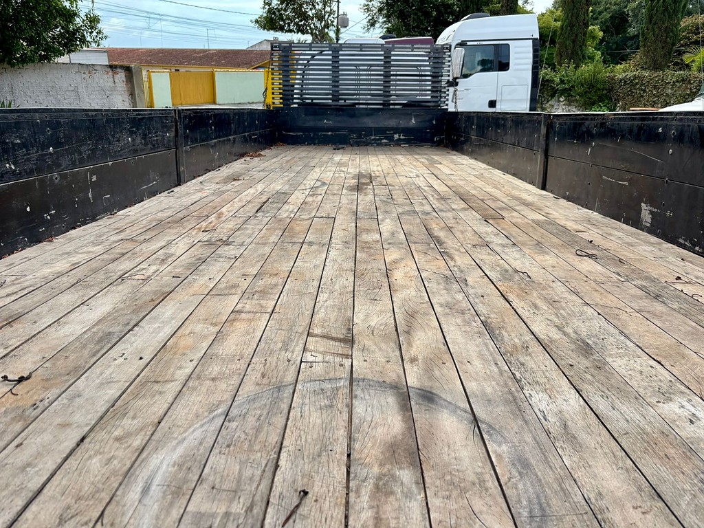 Caminhão FORD CARGO 2422 Carroceria ANO 2011 de Peregrino Caminhões no Paraná