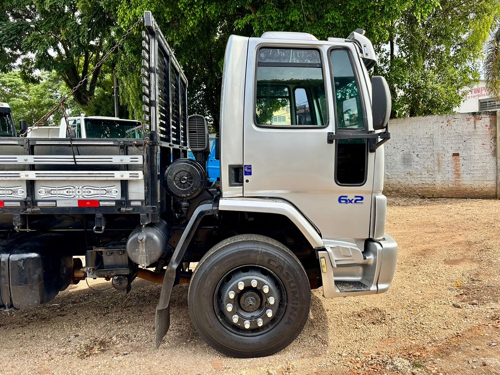 Caminhão FORD CARGO 2422 Carroceria ANO 2011 de Peregrino Caminhões no Paraná