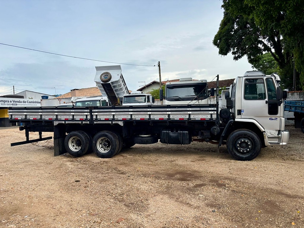 Caminhão FORD CARGO 2422 Carroceria ANO 2011 de Peregrino Caminhões no Paraná