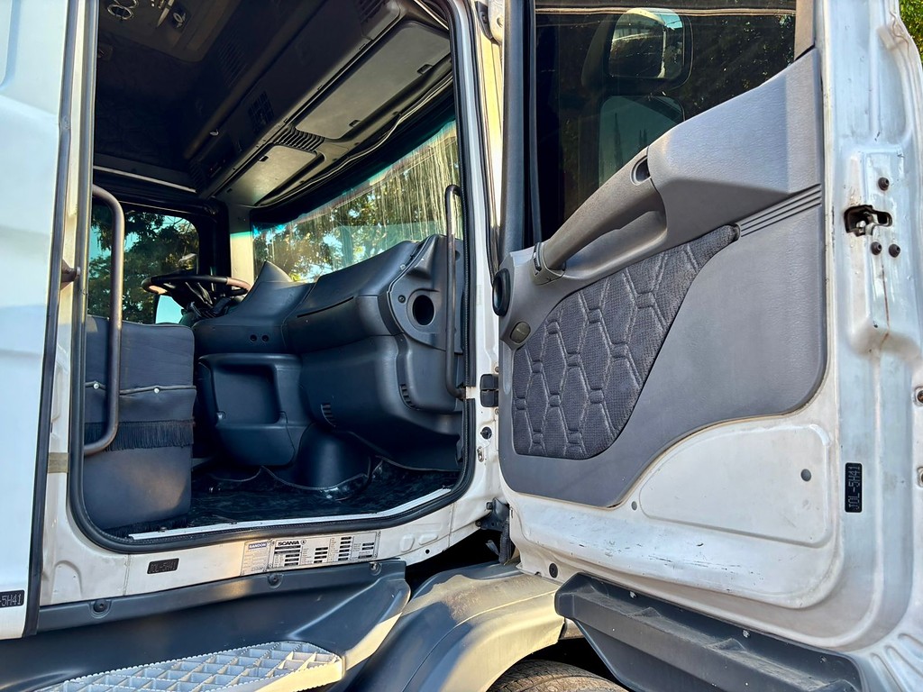 Caminhão SCANIA 124 360 Cavalo Mecânico ANO 2001 de Peregrino Caminhões no Paraná