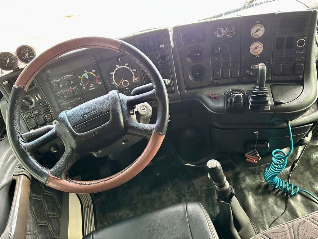 Caminhão SCANIA 124 360 Cavalo Mecânico ANO 2001 de Peregrino Caminhões no Paraná