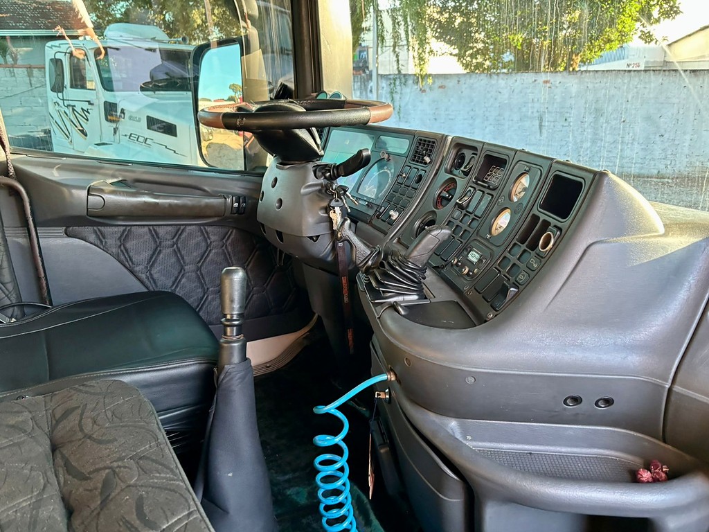 Caminhão SCANIA 124 360 Cavalo Mecânico ANO 2001 de Peregrino Caminhões no Paraná