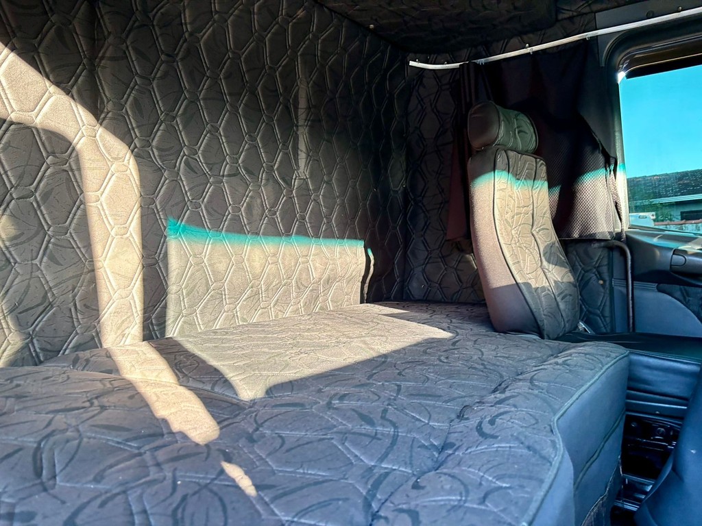 Caminhão SCANIA 124 360 Cavalo Mecânico ANO 2001 de Peregrino Caminhões no Paraná