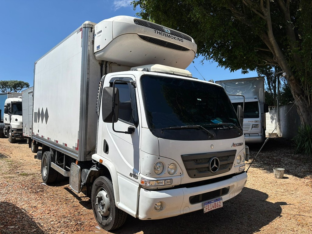 Caminhão MERCEDES BENZ MB 815 Baú Frigorífico ANO 2012
