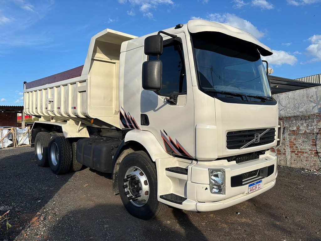 Caminhão VOLVO VM 260 Caçamba Basculante ANO 2008