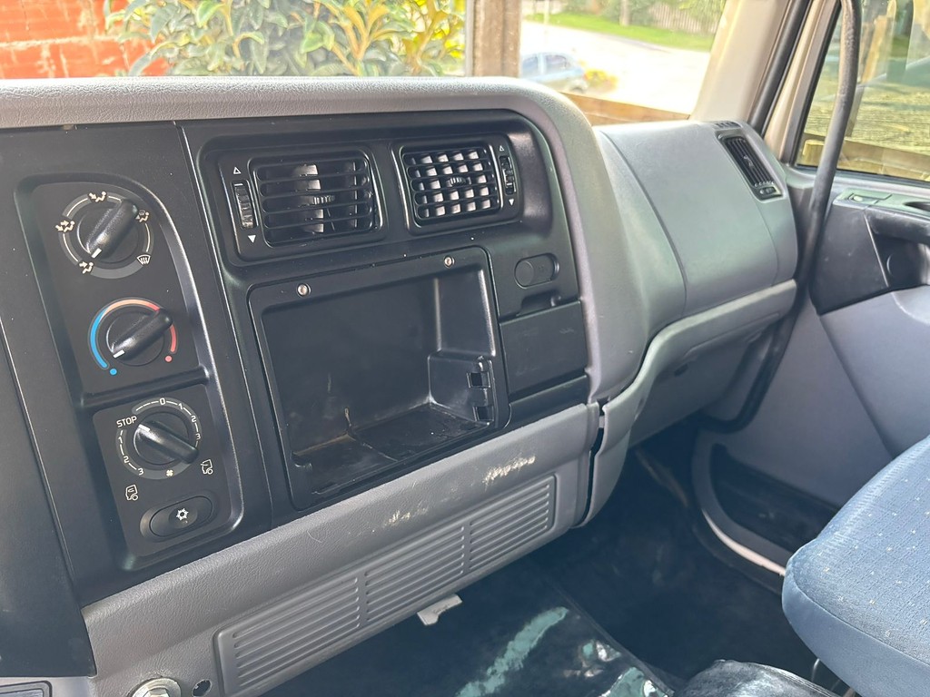 Caminhão VOLVO VM 260 Caçamba Basculante ANO 2008 de Peregrino Caminhões no Paraná