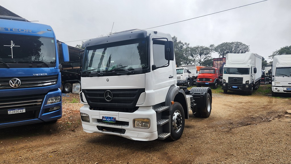 Caminhão MERCEDES BENZ MB 1933 Cavalo Mecânico ANO 2005