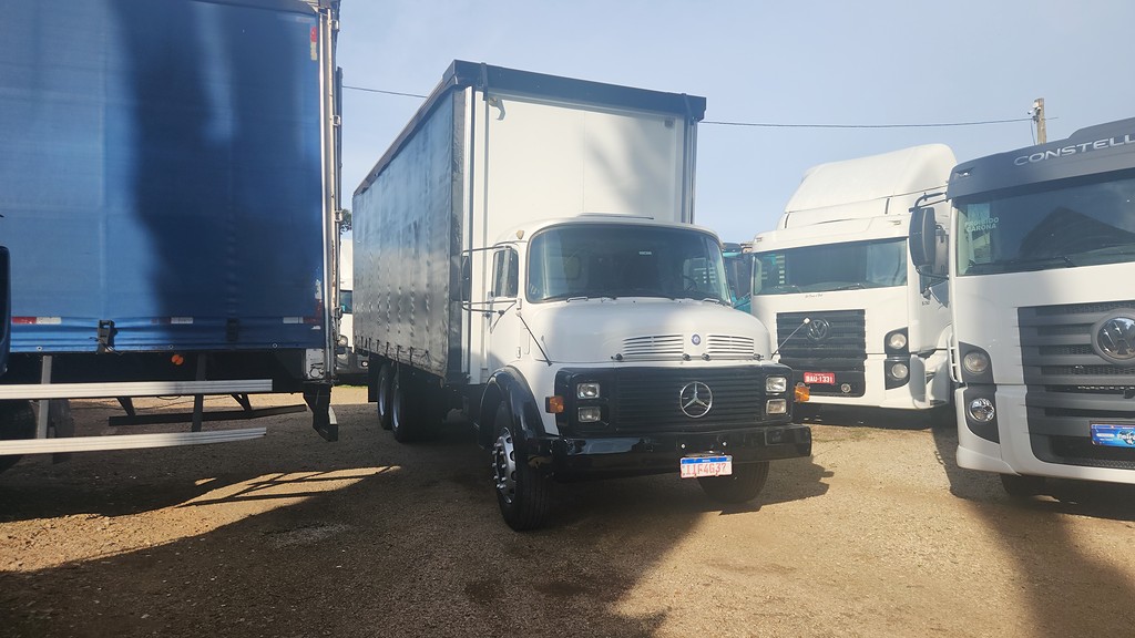 Caminhão MERCEDES BENZ MB 1114 Baú Sider ANO 1998