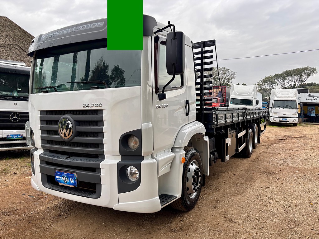 Caminhão VOLKSWAGEN VW 24280 Carga Seca ANO 2013 de Peregrino Caminhões no Paraná