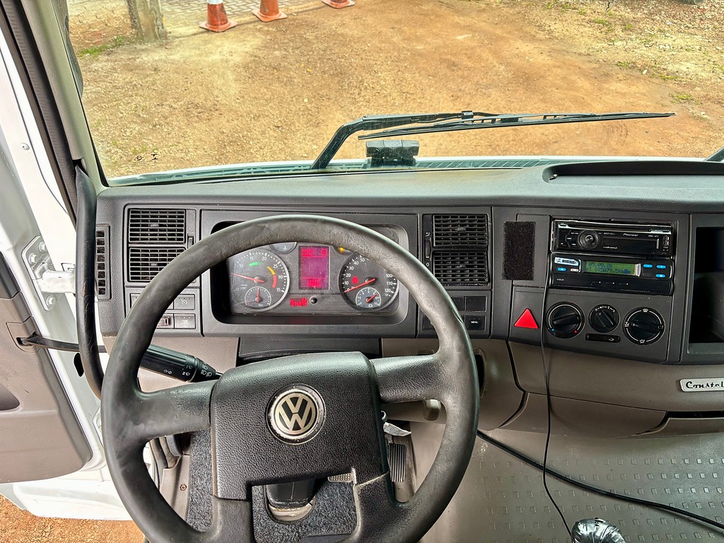 Caminhão VOLKSWAGEN VW 24280 Carga Seca ANO 2013 de Peregrino Caminhões no Paraná